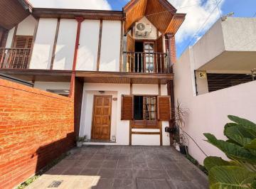 Casa · 87m² · 4 Ambientes · 1 Cochera · Venta Duplex 4 Amb C Patio y Cochera Quilmes Cred.