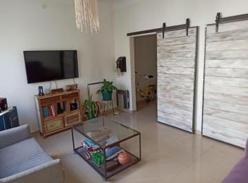 Casa · 110m² · 4 Ambientes · 1 Cochera · PH 4 Ambientes en Venta con Piscina y Quincho