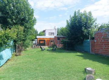 Casa · 90m² · 4 Ambientes · 2 Cocheras · Casa en Venta La Plata 3 Dorm. Patio Cochera