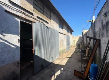 Casa · 124m² · 4 Ambientes · 1 Cochera · Venta Galpón de Losa 7 X 18 m² con Casa San Martín