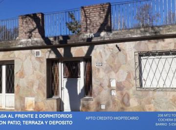 Casa · 187m² · 4 Ambientes · 2 Cocheras · Casa Al Frente C/patio, Galpón y Terraza - Godoy