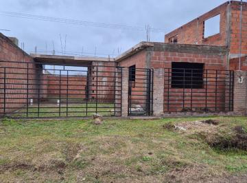 Casa · 44m² · 1 Ambiente · 1 Cochera · Venta Casa a Terminar Limite Galvez/alvear