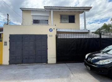 Casa · 100m² · 4 Ambientes · 2 Cocheras · Venta Casa 4 Amb con Cochera Posibible 2 Propiedad