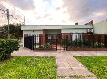Casa · 102m² · 4 Ambientes · 2 Cocheras · Casa en Venta Ituzaingo Apta Credito