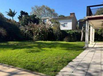 Casa · 1056m² · 7 Ambientes · 2 Cocheras · Venta Casa Acassuso 7 Ambientes Jardin Pileta