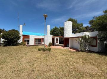 Casa · 158m² · 4 Ambientes · 1 Cochera · Venta Impecable Casa Pehuen Co Sobre Costa 3 Dormi