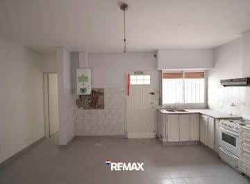 Casa · 122m² · 4 Ambientes · 1 Cochera · Casa a Refaccionar de 3 Dorm.