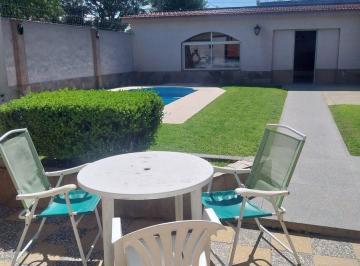 Casa · 240m² · 4 Ambientes · 3 Cocheras · Casa en Venta en Pergamino con Pileta