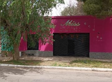 Casa · 212m² · 4 Ambientes · Lote 703 m² Construcción Antigua Centro Cutral Co