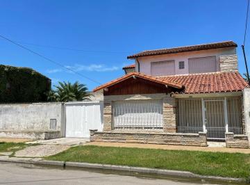 Casa · 300m² · 4 Ambientes · 1 Cochera · Casa 5 Amb Ciudad Jardin con Cochera