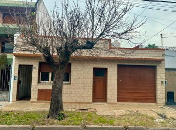 Casa · 210m² · 3 Ambientes · Venta Casa San Martin Multifamiliar con Local