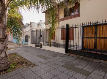 Casa · 220m² · 5 Ambientes · 2 Cocheras · Casa en Venta. Morón. 3 Habitaciones. Pileta