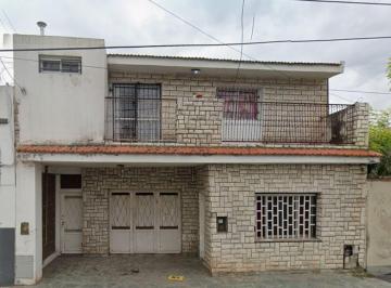 Casa · 258m² · 5 Ambientes · 1 Cochera · Venta de Casa C/dpto en Planta Alta Sde