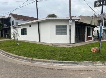 PH · 65m² · 4 Ambientes · 1 Cochera · Casa en Venta La Plata PH Frente 2 Dorm.