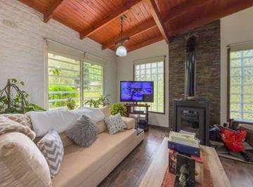Casa · 320m² · 4 Ambientes · 3 Cocheras · Casa Venta Olmos Parque Pileta Quinta Chacra