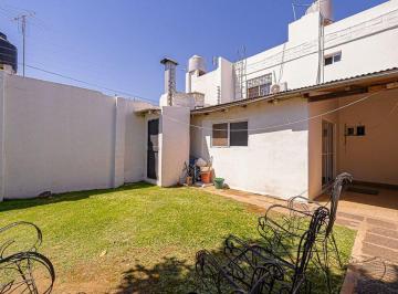 Casa · 160m² · 4 Ambientes · 1 Cochera · Venta Casa con Quincho y Jardin Jose Leon Suarez