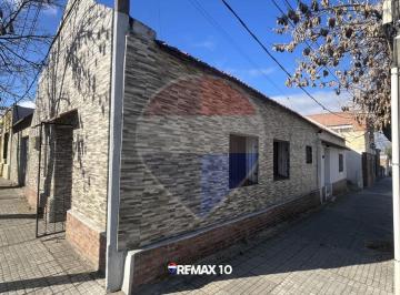 Casa · 106m² · 9 Ambientes · 2 Cocheras · Casa en Venta | Esquina Privilegiada en El Centro