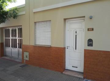 Casa · 124m² · 4 Ambientes · 2 Cocheras · Casa, 2 Dorm. en Barrio Catedral!