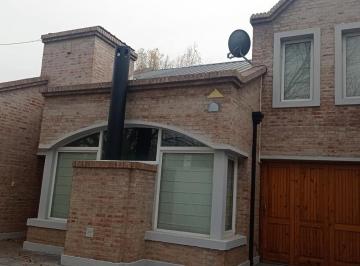 Casa · 189m² · 8 Ambientes · 1 Cochera · Casa Centrica Nivel Gerencial