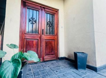 Casa · 100m² · 4 Ambientes · 2 Cocheras · Venta Casa 4 Amb Agus. Ferrari Merlo Pileta Quinch
