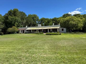 Casa · 325m² · 8 Ambientes · 1 Cochera · Casa en Villa del Totoral
