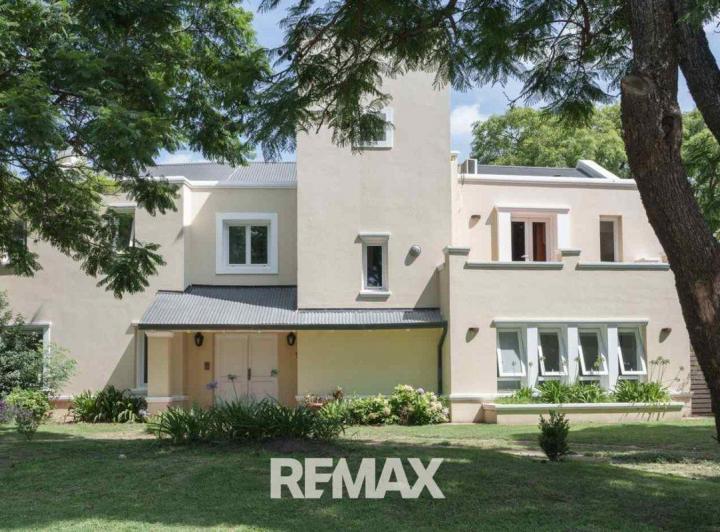Casa · 409m² · 7 Ambientes · 1 Cochera