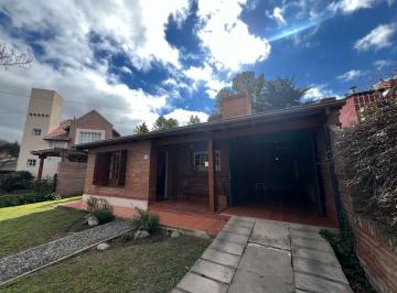 Casa de 5 ambientes, La Falda · Casa de 3 Habitaciones con Parque y Cochera en Venta en Barrio Parque Jardin, La Falda