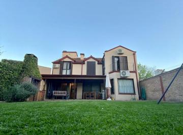 Casa · 250m² · 6 Ambientes · 1 Cochera · Casa en S. Isi. - Lasalle/rio