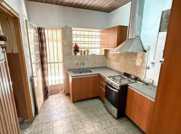 Casa · 100m² · 1 Cochera · Casa en Venta – Esquina Cochera 2 Dorm. Patio Terraza