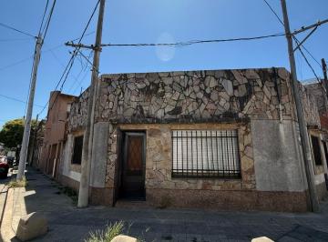 Casa · 100m² · 1 Cochera · Venta - Casa - Barrio Azcuénaga - Oportunidad