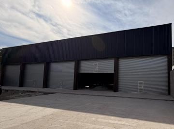 Local comercial · 216m² · Alquiler de Galpon/local a 30 m de La Ruta 58 Altura St. Thomas