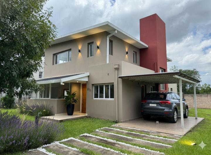 Casa · 200m² · 8 Ambientes · 1 Cochera