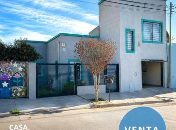Casa de 4 ambientes, Tandil · Casa a La Venta de 3 Dorm., Ubicada en Calle Casacuberta Al 800.