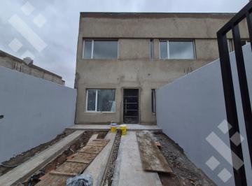 PH · 84m² · 2 Dormitorios · 1 Cochera · En Venta | PH en Pozo | 2 Dorm. | Barrio Perticone | Centenario