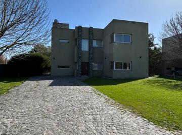 Casa · 180m² · 4 Dormitorios · Casa - Valdevez
