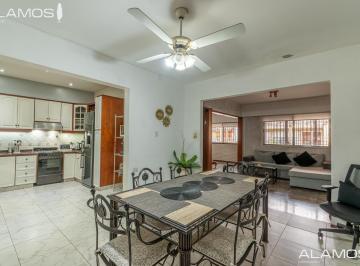 Casa · 188m² · 5 Ambientes · 3 Cocheras · Venta Casa de 5 Ambientes en Haedo
