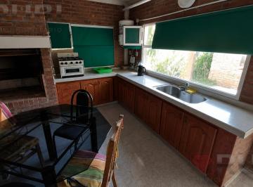 Casa · 163m² · 4 Ambientes · 1 Cochera · Casa con Local Comercial en Venta - Sierra Grande