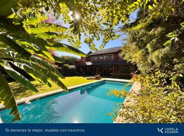 Casa · 255m² · 8 Ambientes · 3 Cocheras · Casa en Venta en Barrio Privado Santa Silvina