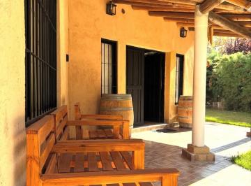 Casa · 160m² · 3 Ambientes · 2 Cocheras · Casa en Alquiler Bº Semi - Privado Puerta de La Abadia