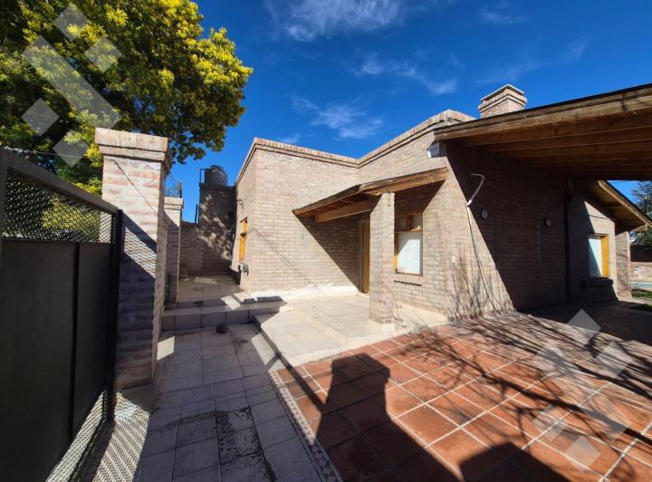 Casa · 199m² · 4 Ambientes · 2 Cocheras