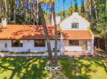 Casa · 215m² · 4 Ambientes · 1 Cochera · Casa en Venta en Pinamar Norte