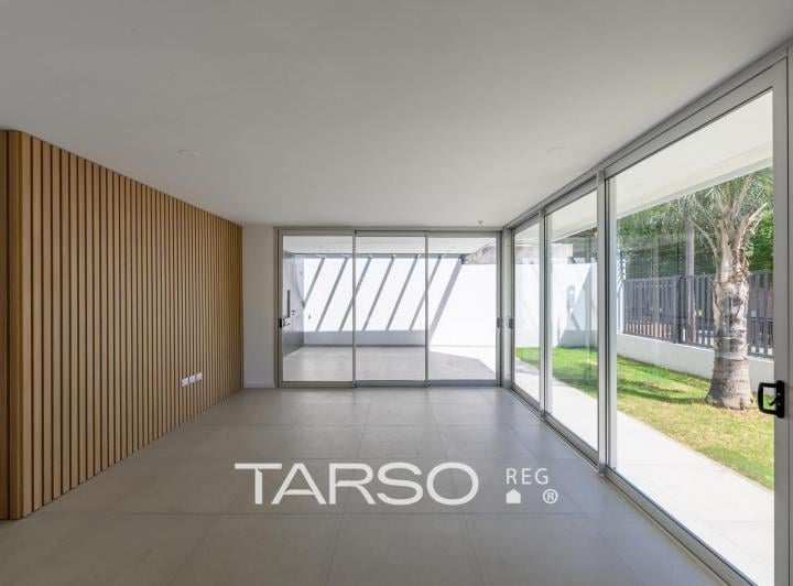 Casa · 180m² · 4 Ambientes · 2 Cocheras