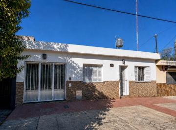 Casa · 91m² · 4 Ambientes · 1 Cochera · Oportunidad! Venta Casa con Amplio Patio en Empalme Graneros - Apto Credito