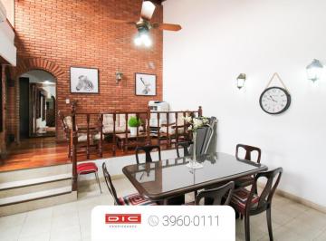 Casa · 300m² · 6 Ambientes · Casa 5 Dorm. Venta - Saavedra