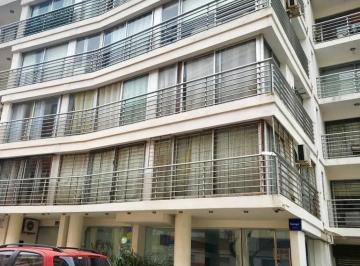 Departamento · 31m² · 2 Ambientes · Alquiler de Monoambiente con Balcón y Terraza en Pocitos, Montevideo