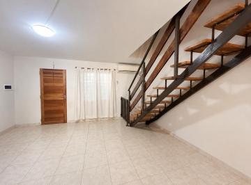 Casa · 89m² · 8 Ambientes · 1 Cochera · Dúplex a La Venta Alto Alberdi 2 Dorm. 2 Baños Apto Crédito!