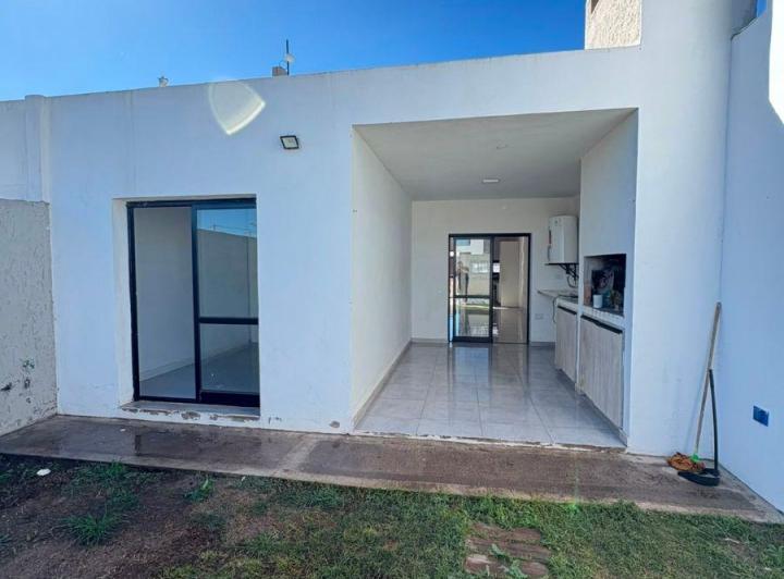 Casa · 60m² · 4 Ambientes · 1 Cochera