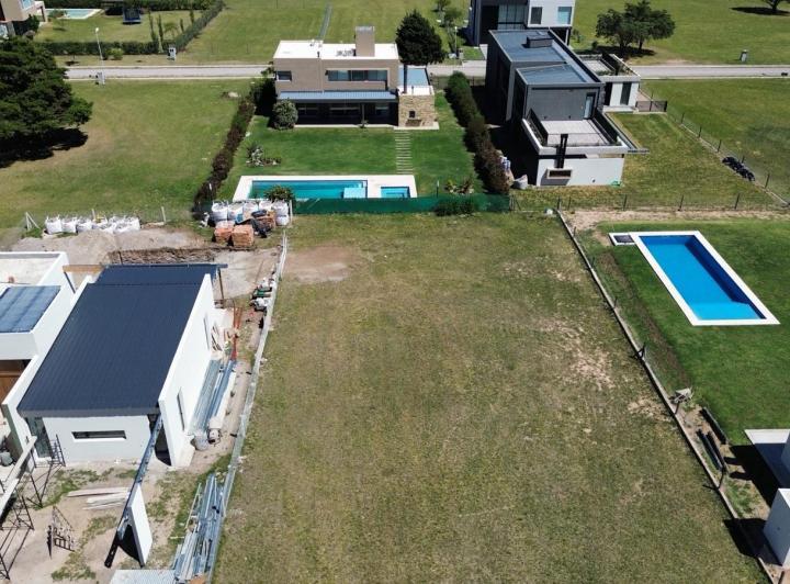 Terreno · 912m²