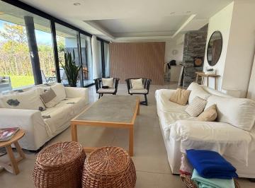 Casa de 8 ambientes, Tigre · Casa de Categoría con 4 Dorm., Pileta y Gran Privacidad – Lagos del Norte