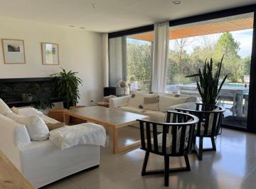 Casa de 8 ambientes, Tigre · Casa de Categoría con 4 Dorm., Pileta y Gran Privacidad – Lagos del Norte
